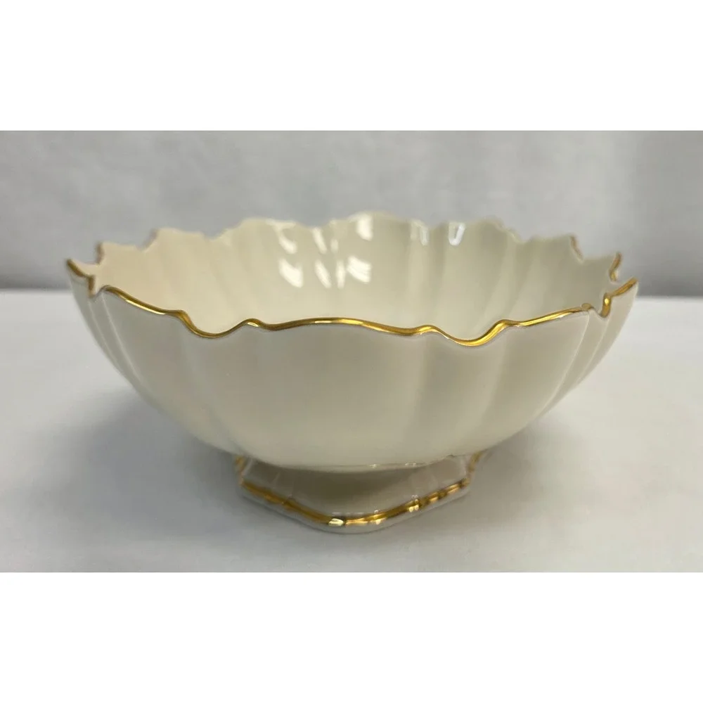 Lenox Ivory Porcelain Scalloped Shell Footed Bowl 24k Gold Trim Made in USA